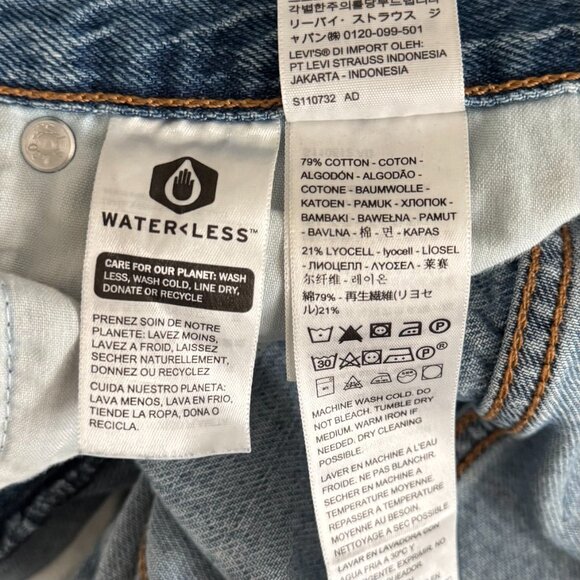 Levi's - Ribcage Straight Ankle Jeans in Medium Wash - Picture 16 of 16